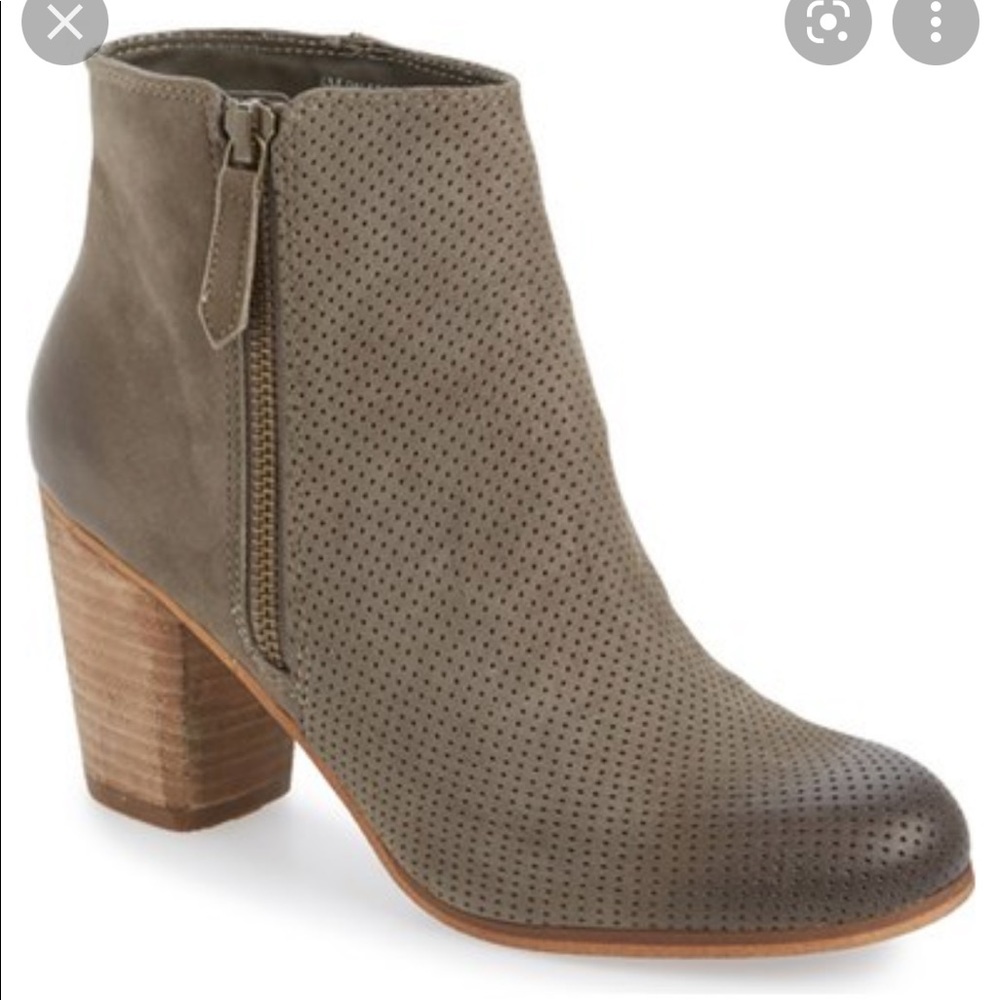 BP Trolley Ankle Booties in Perferated Grey - Size 7